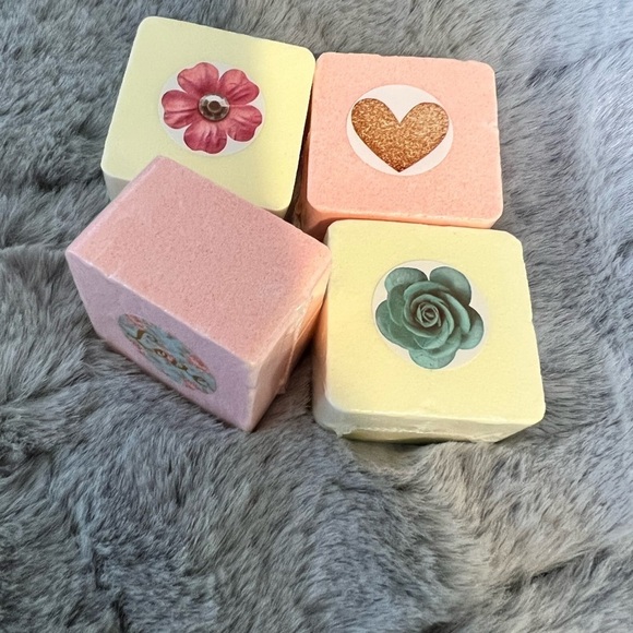 Vanilla and Rose Bath Bomb Set - Picture 3 of 5